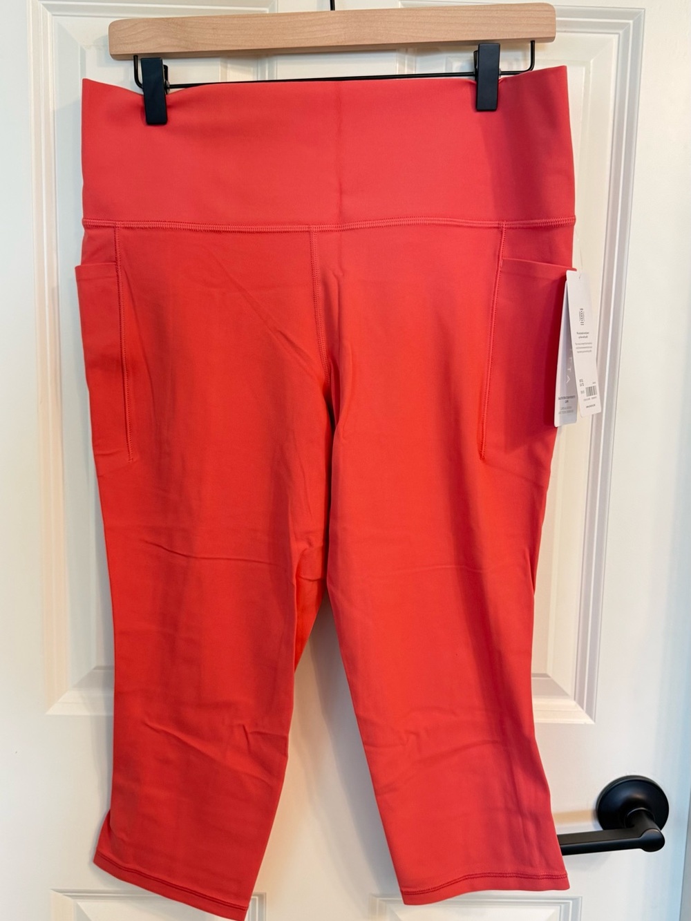 Athleta Coral Active Capri Leggings with Side Pockets